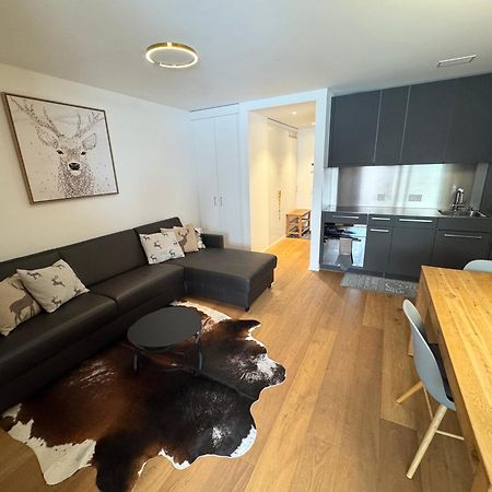 Beautiful Sunny New 1 Bed Apt Флимс Екстериор снимка
